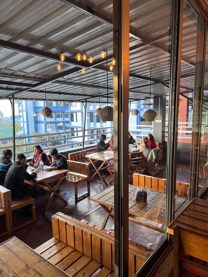 Hotel The Living Roof Shillong Esterno foto