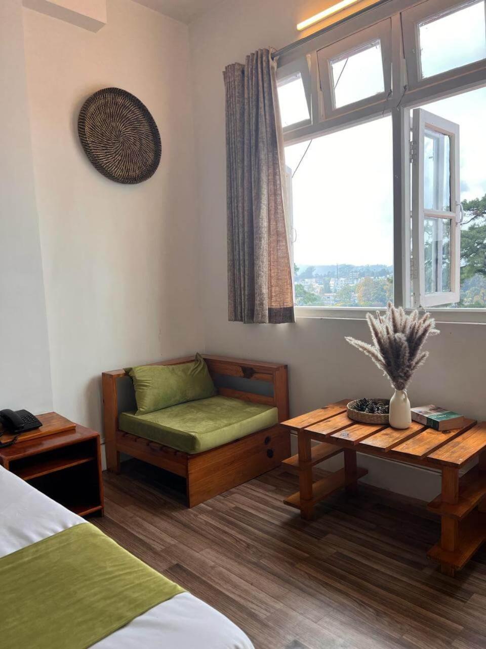 Hotel The Living Roof Shillong Esterno foto